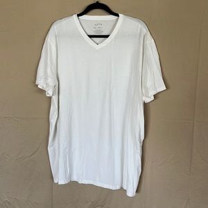Apt 9 white V-neck T-shirt, like new, size XXL